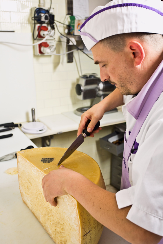 taglio_parmiggiano